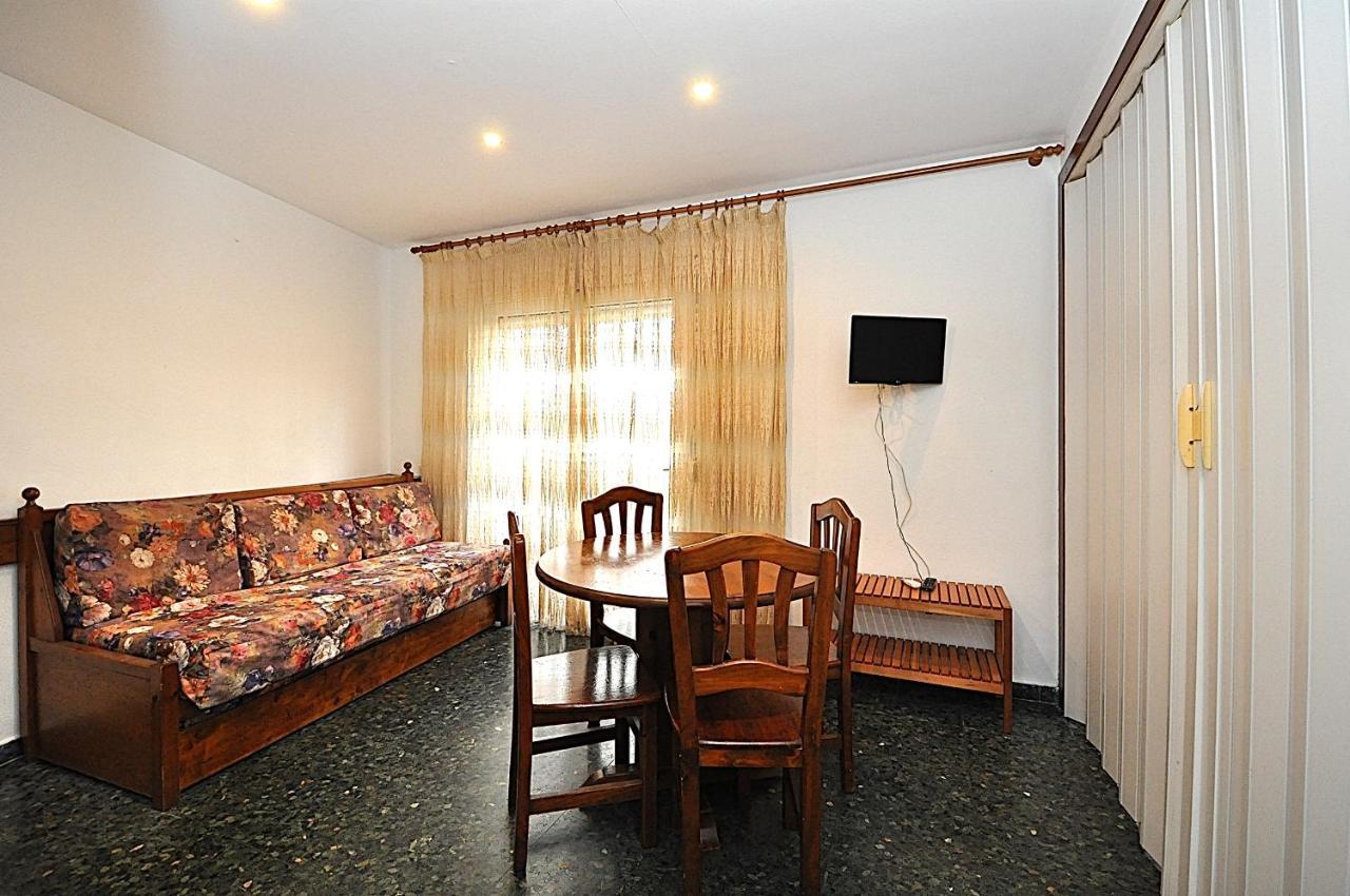 Apartamentos Ar Enjoy Flores Lloret de Mar Bagian luar foto