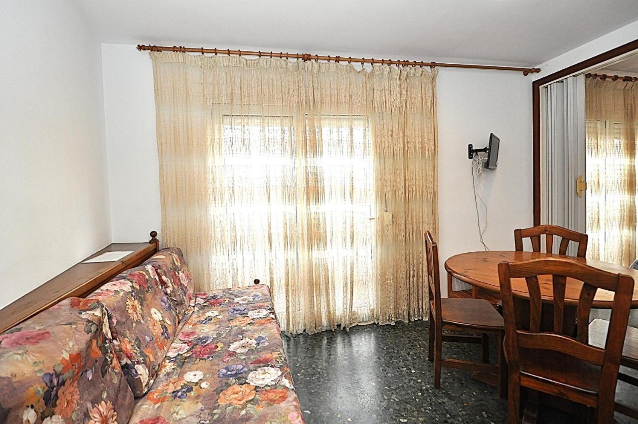 Apartamentos Ar Enjoy Flores Lloret de Mar Bagian luar foto